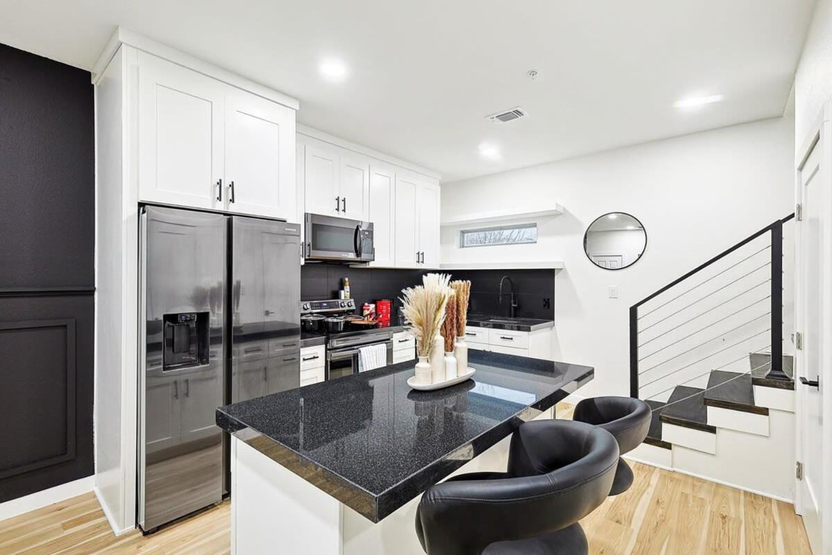 New 2B Townhome Near At&T Global Life 6Flag Arlington Exterior photo