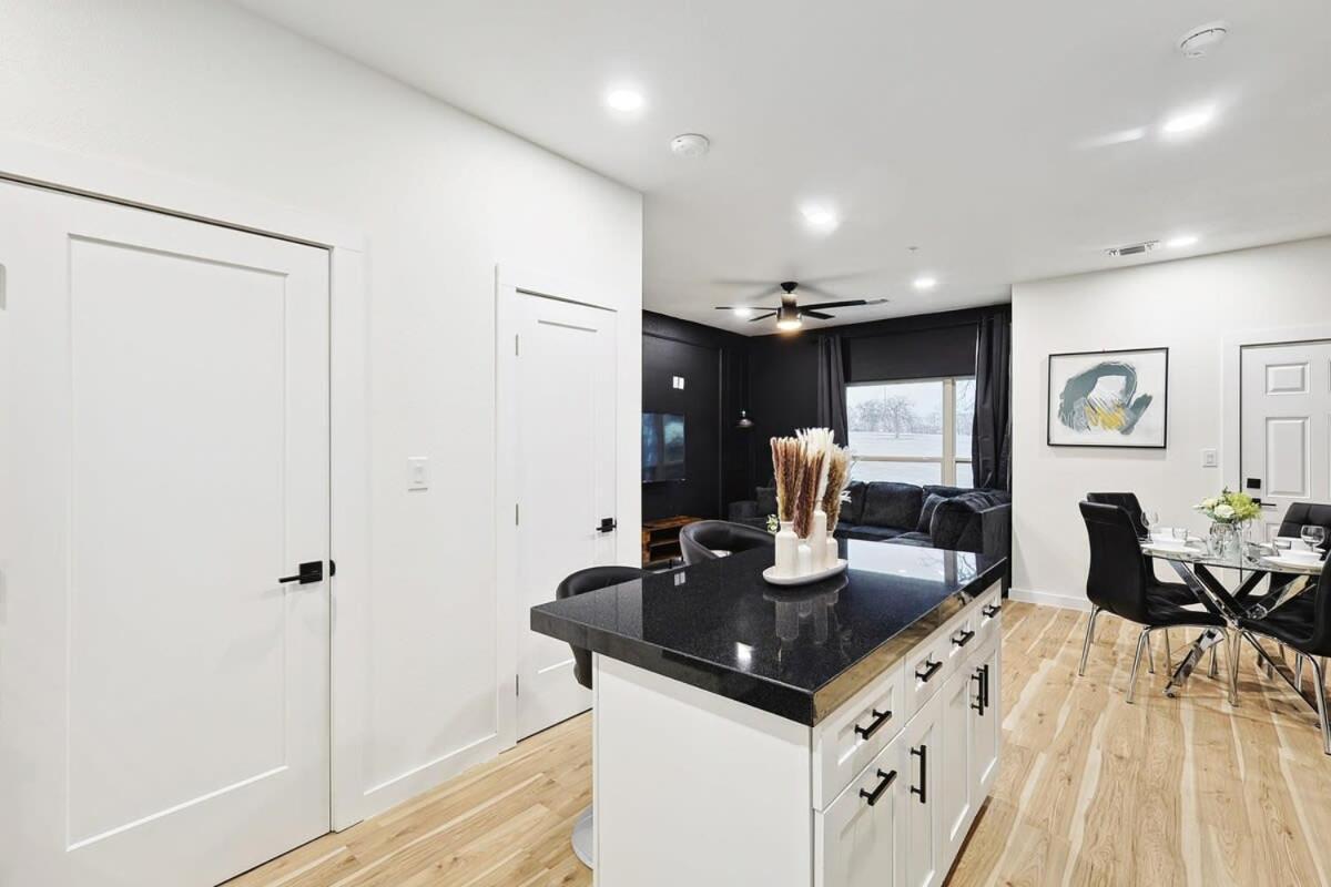 New 2B Townhome Near At&T Global Life 6Flag Arlington Exterior photo
